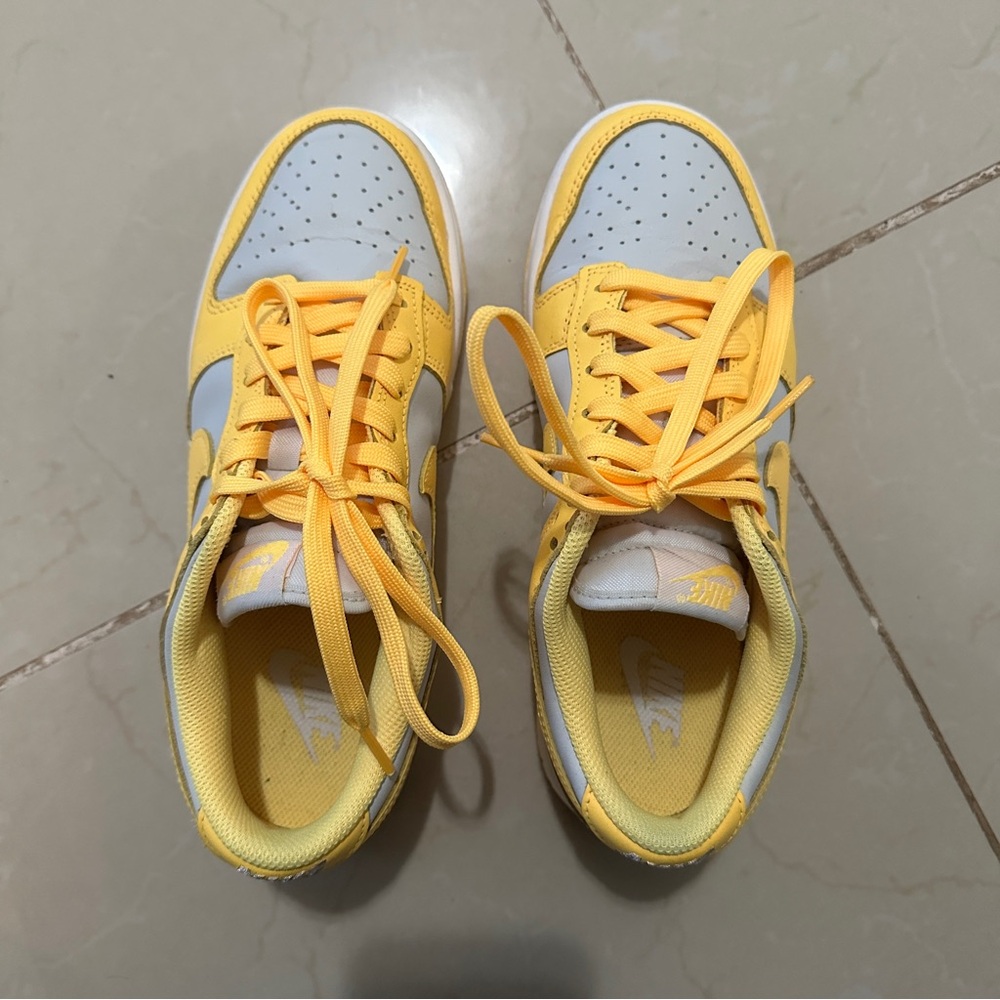 Womens Nike Dunk Size
Low Top Light Bone/Citron Pulse/Sail 2023